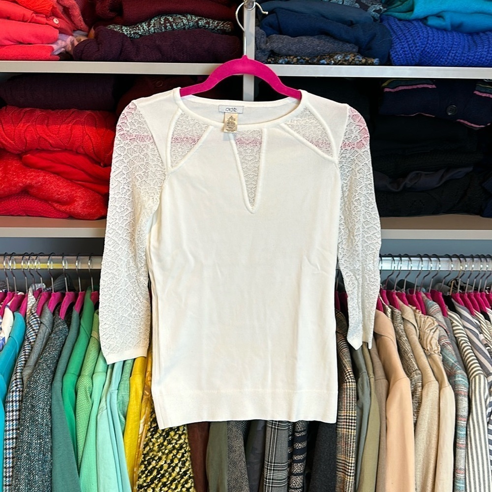 Cache white 3/4 quarter length lace sleeve scoop neck sweater size XS​